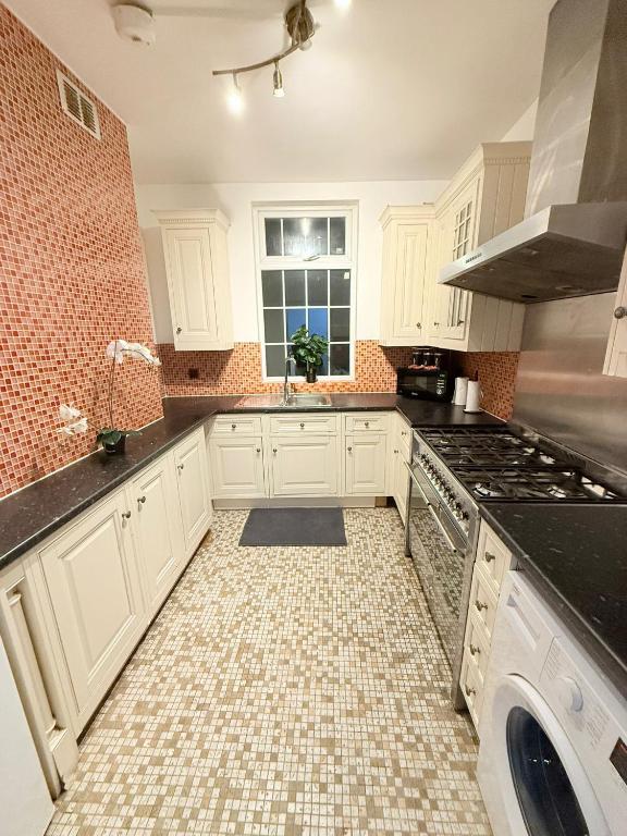 Kuchyň nebo kuchyňský kout v ubytování South London Guest Rooms