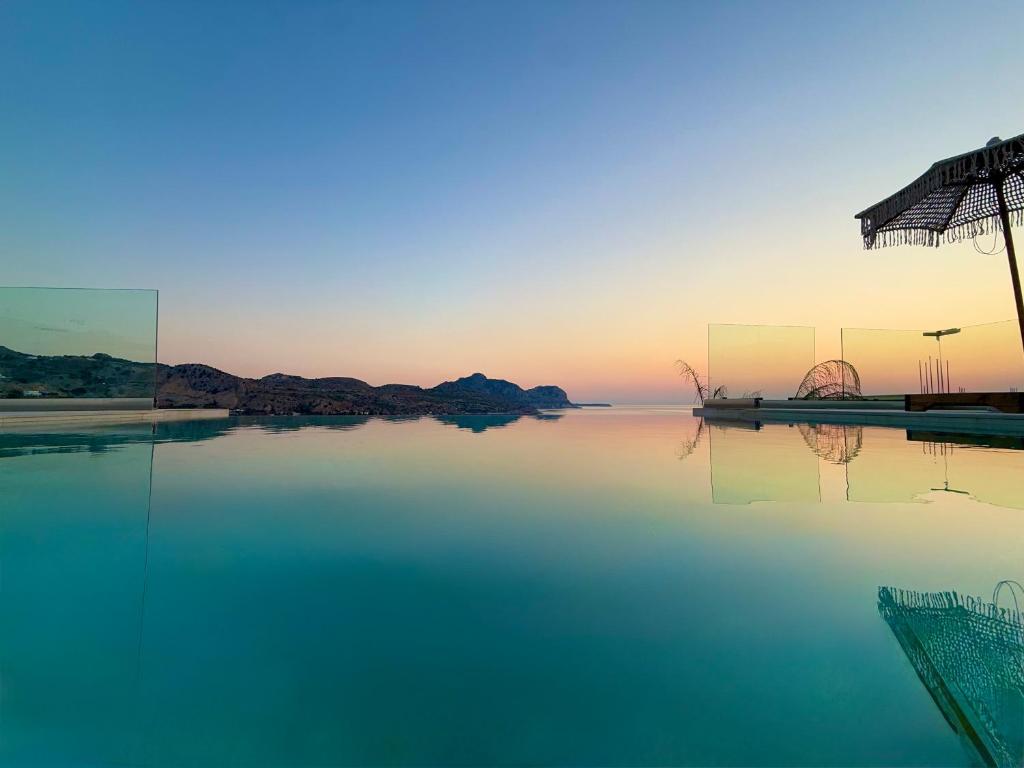Blue Infinito Boutique Villa, Infinity Pool , Heated Jacuzzi ...