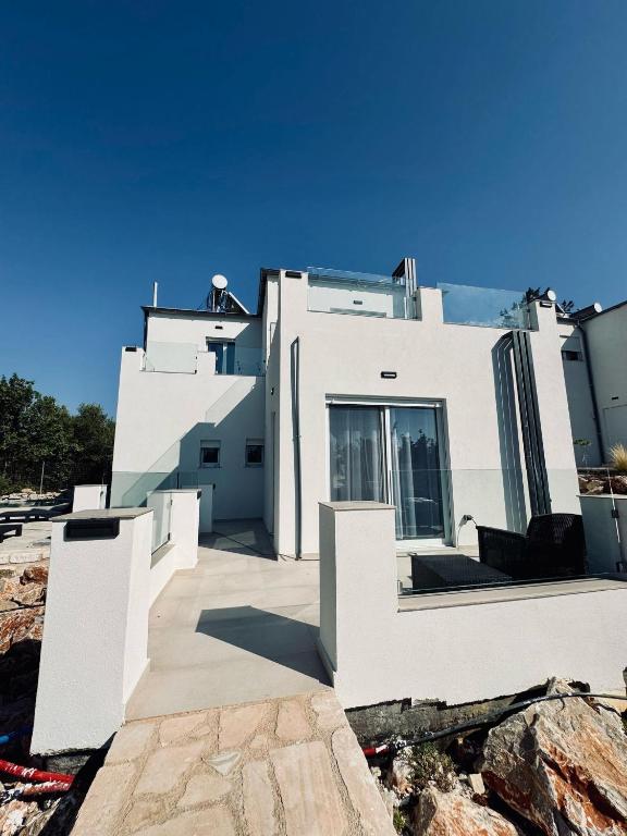 a white house with white walls and windows at Villa & Apartament Armonia 3 Gaja Flora Gavalochori - Vamos KRETA in Vamos
