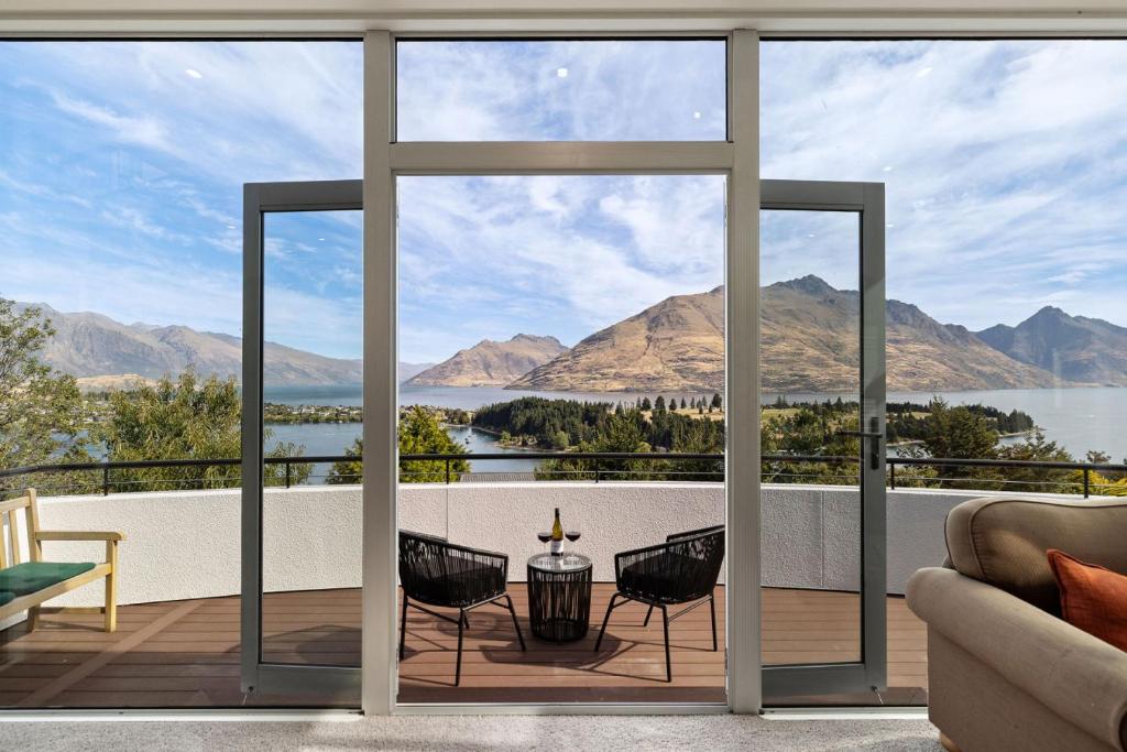 Anna's Haus, a Relax it's Done holiday home, Queenstown (preus ...