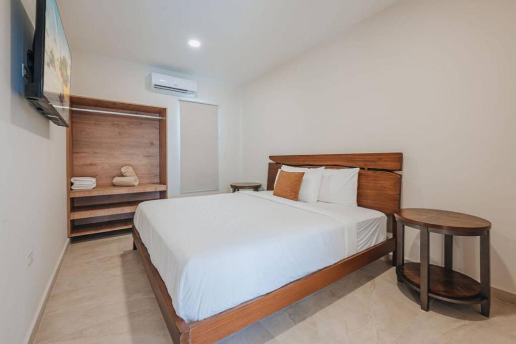 Ένα ή περισσότερα κρεβάτια σε δωμάτιο στο Super Stylish Home with Private Pool and outdoor