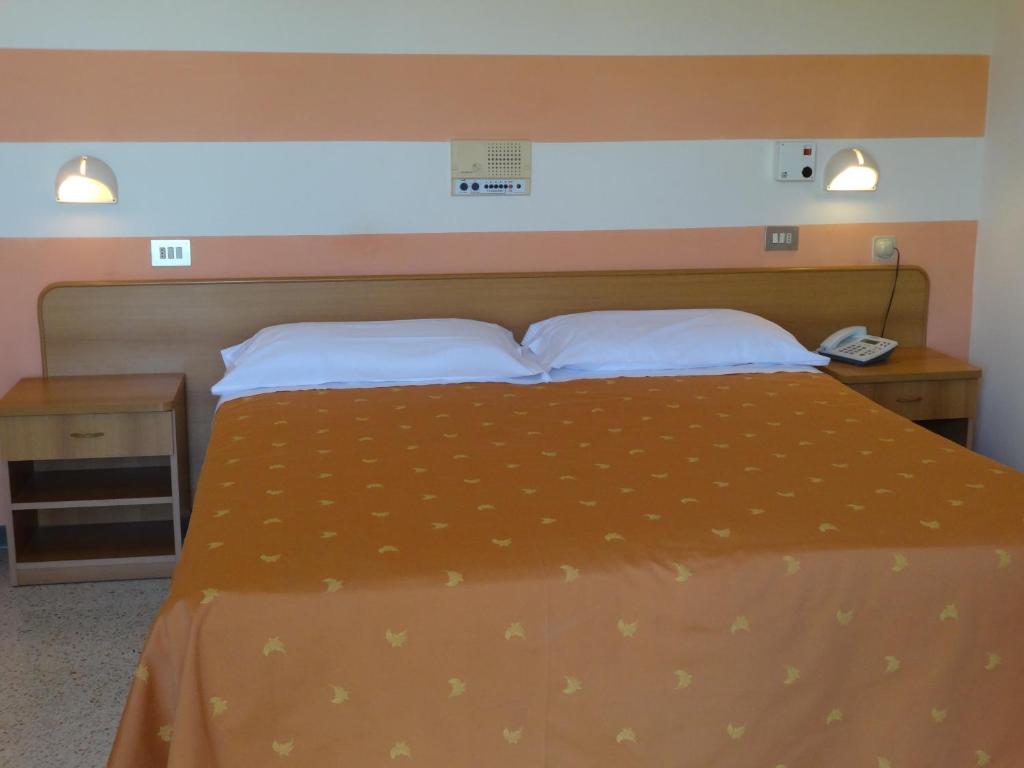 Postel nebo postele na pokoji v ubytování Hotel Saturno