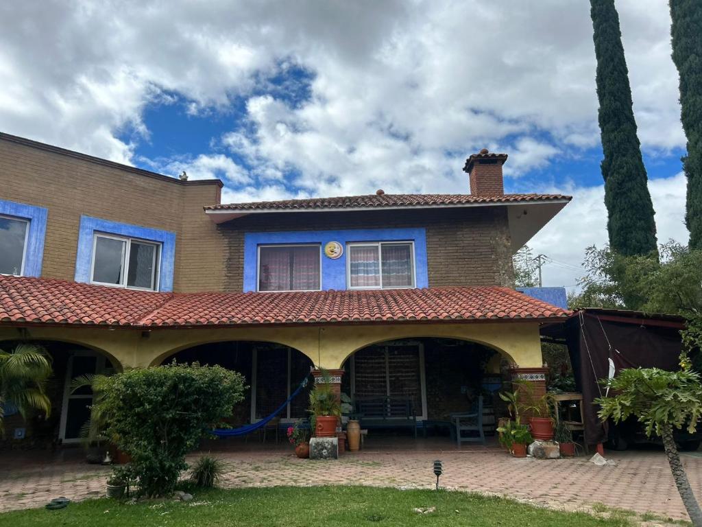 Tòa nhà nơi chỗ nghỉ nhà dân tọa lạc