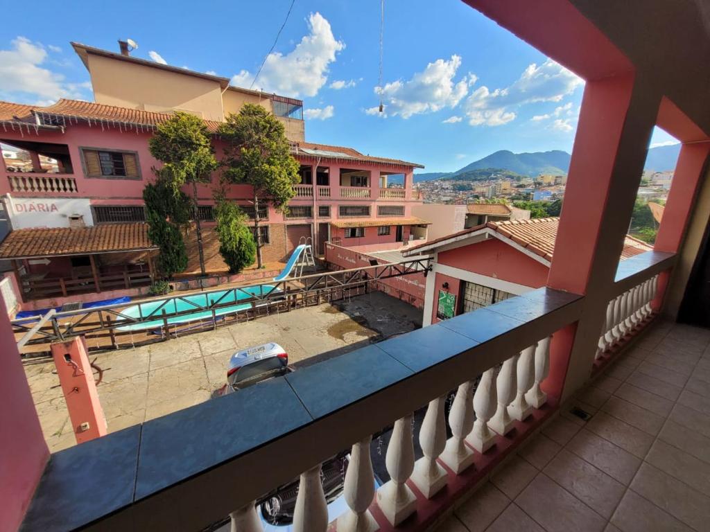 Nespecifikovaný výhled na hory nebo výhled na hory při pohledu z hotelu