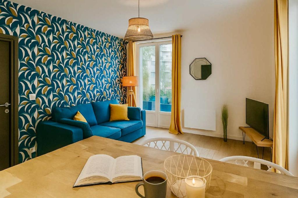 Posezení v ubytování White House - THE SUNNY avec TERRASSE et PARKING privé - 20 min CENTRE