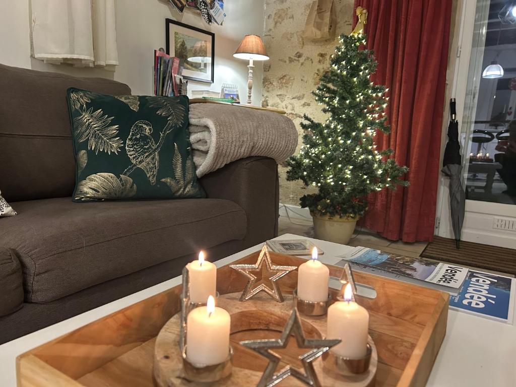 Istumisnurk majutusasutuses Gîte du Rossignol à 5 minutes du Château de la Citardière et à 14 minutes du Château de Bourneau