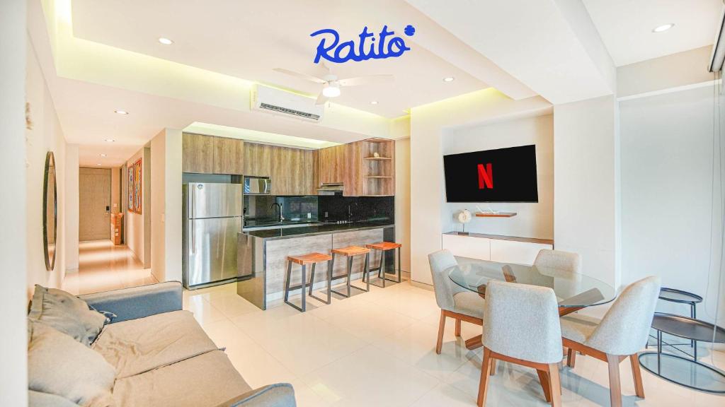 Køkken eller tekøkken på PBB Torre KU Amazing 1BR APT Sofa Bed Balcony