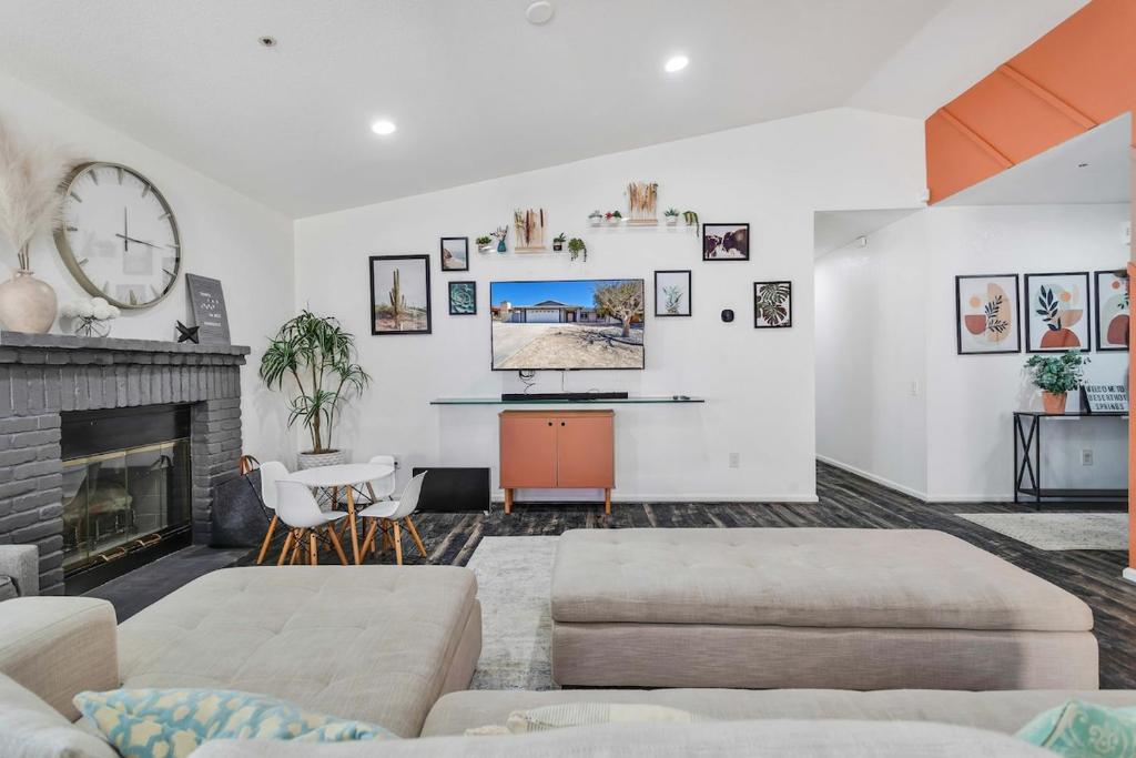 Saltwater pool & spa at the Good Life Desert!, Desert Hot Springs ...