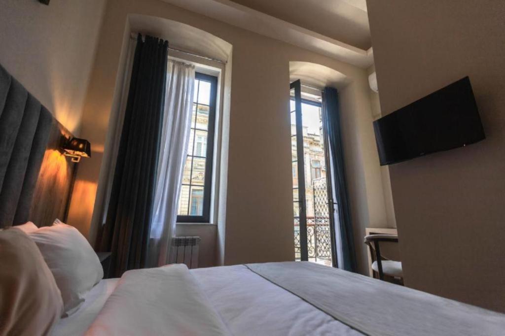 Sjónvarps- og/eða afþreyingartæki á Renaissance Boutique Hotel