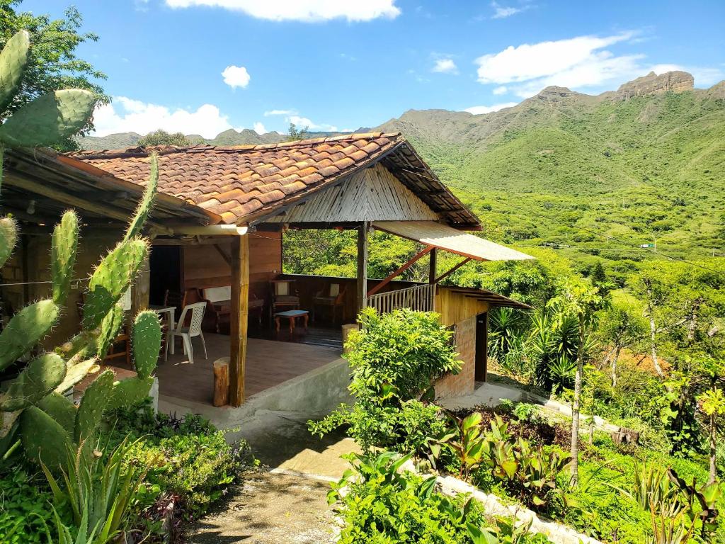 En generel udsigt til bjerge eller udsigt til bjerge taget fra feriehuset