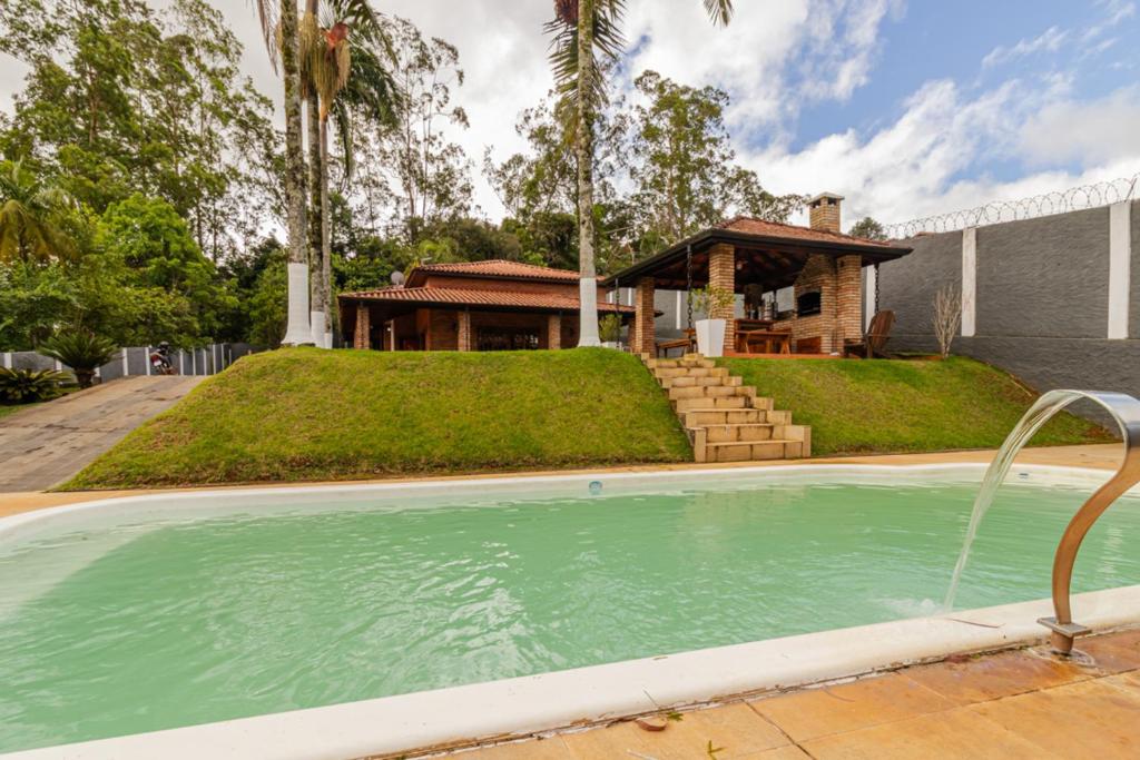 Bazén v ubytování Casa de Campo com Piscina, Churrasqueira e Hidro nebo v jeho okolí