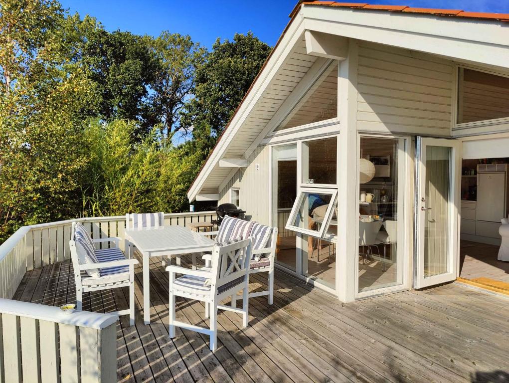 Μπαλκόνι ή βεράντα στο Quiet Cottage Near Nature, Water And Views