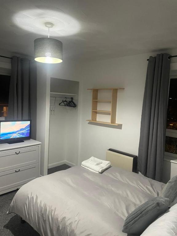 a bedroom with a bed and a flat screen tv at Bridgewater Court 2 in Southampton