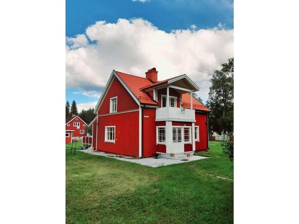 Το κτήριο όπου στεγάζεται  η παραθεριστική κατοικία