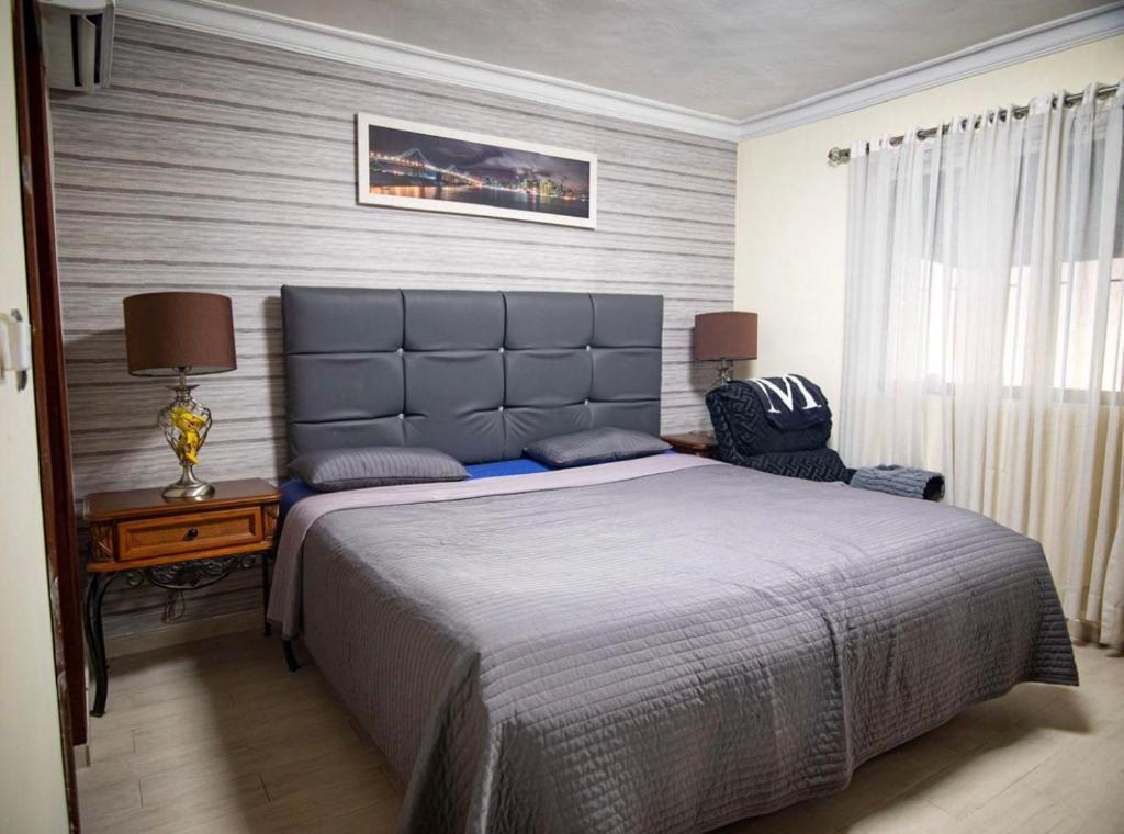 Una cama o camas en una habitación de Edificio Ivet Teresa