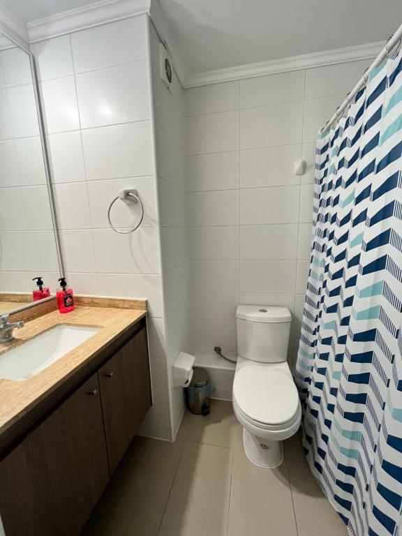 Et badeværelse på DEPARTAMENTOS en PLAYA CAVANCHA