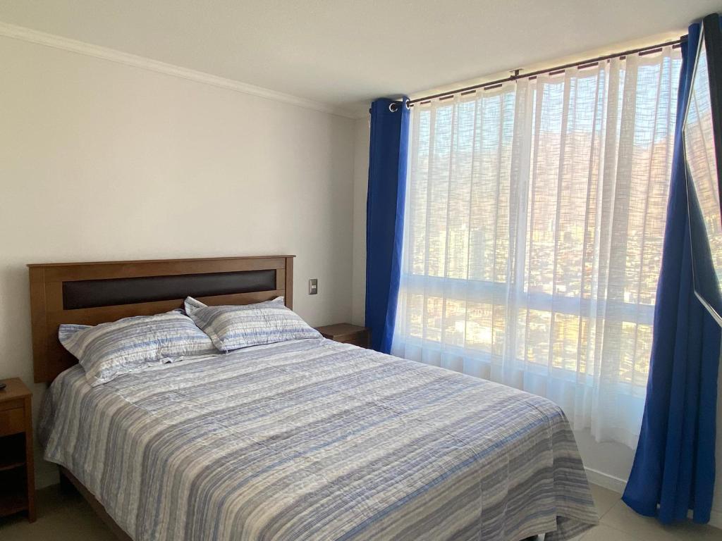 Una cama o camas en una habitación de DEPARTAMENTOS en PLAYA CAVANCHA