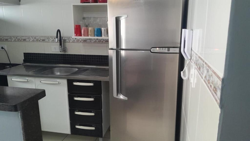 Køkken eller tekøkken på APARTAMENTO PRAIA GRANDE, Varanda Gourmet & Vaga de Garagem