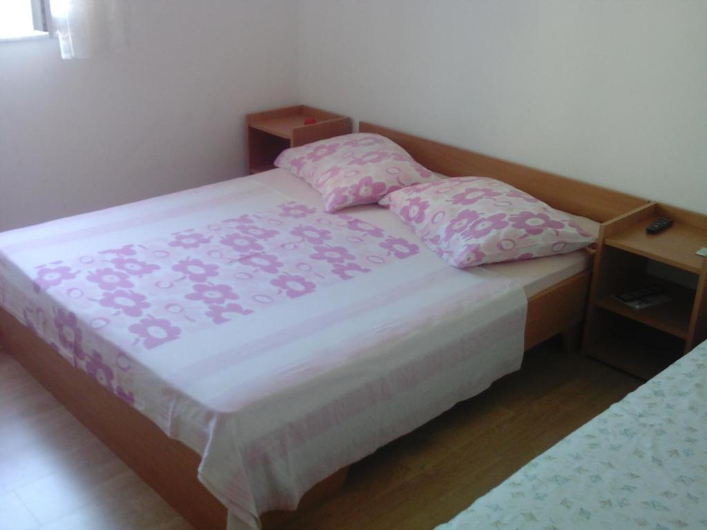 Postel nebo postele na pokoji v ubytování Apartments & Rooms Tony