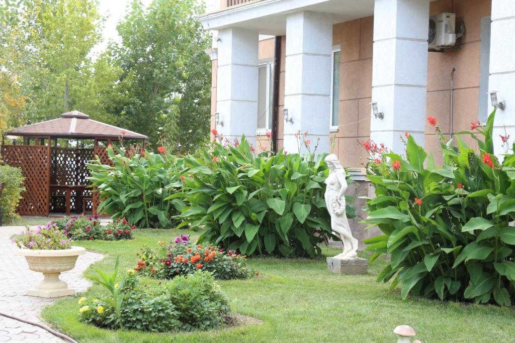 Zahrada ubytování Rakhat Hotel