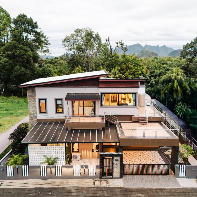a house with a view of the ocean at La Villa Pool Krabi in Ban Khlong Chi Lat