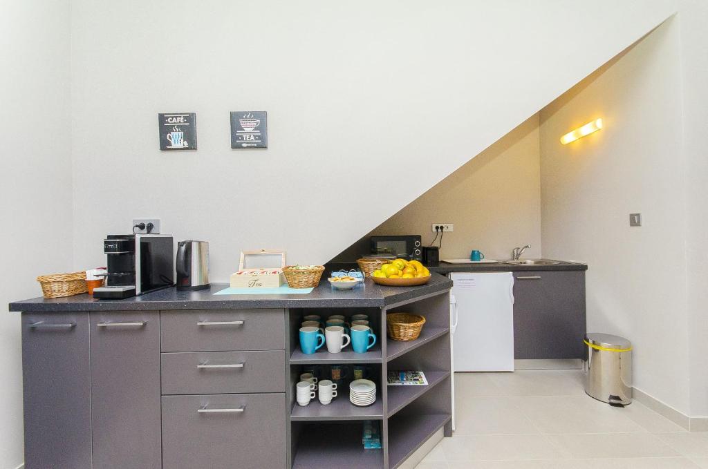 Kuchyňa alebo kuchynka v ubytovaní Hostel Dvor