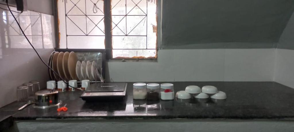 Фотография из галереи Swanky Sojourns Cozy Homestay with single AC Bedroom в городе Колхапур