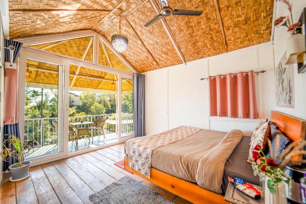 Ένα ή περισσότερα κρεβάτια σε δωμάτιο στο Wall Street Hotel