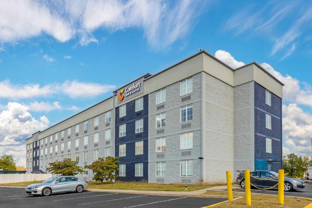 a building with a car parked in a parking lot at Comfort Inn & Suites Pottstown Eastern Gateway in Pottstown