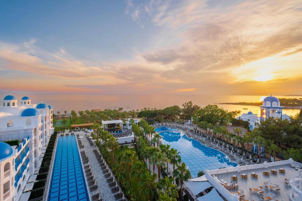 Πισίνα στο ή κοντά στο Rubi Platinum Spa Resort & Suites