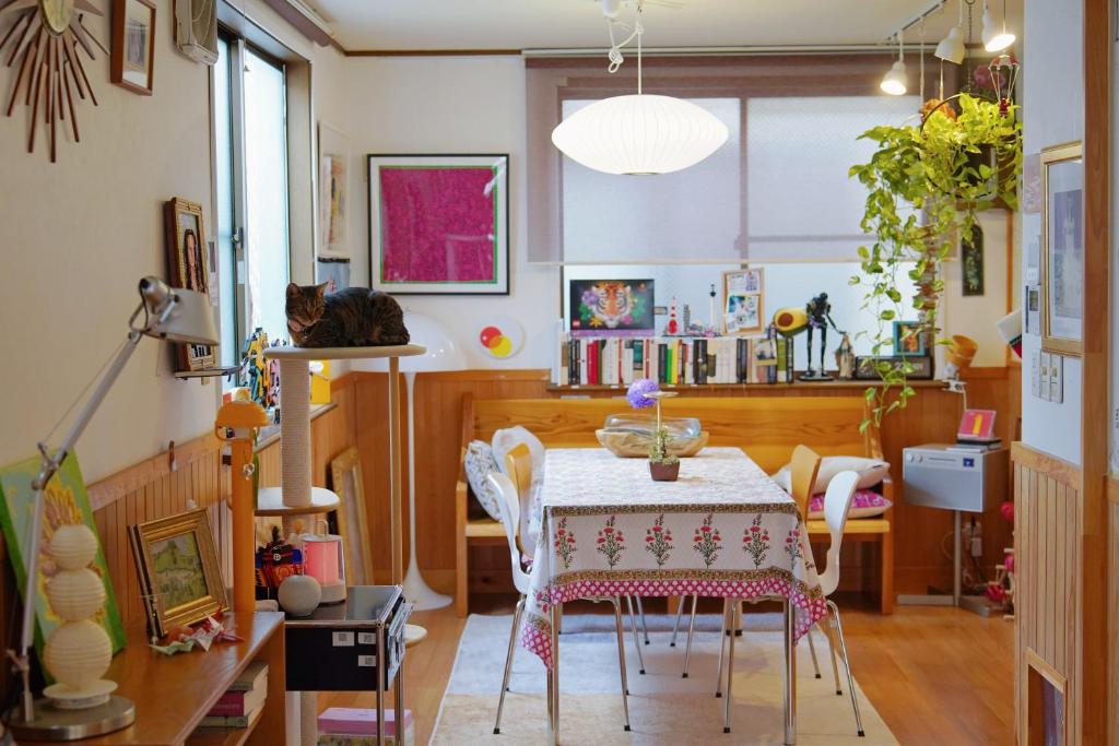 Artful Cats house