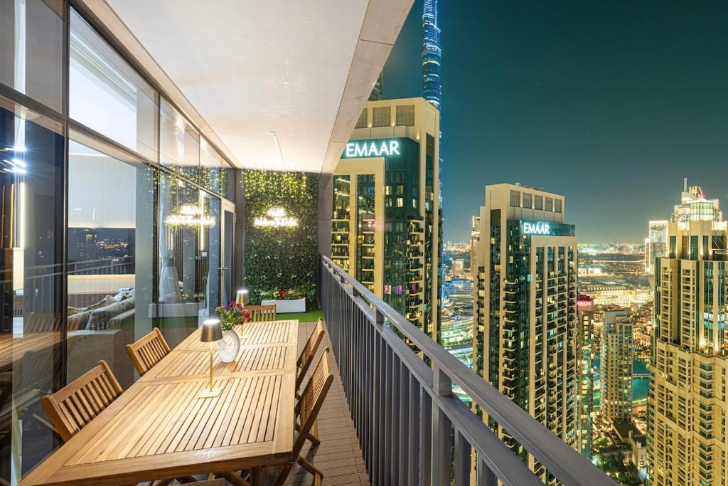 Μπαλκόνι ή βεράντα στο Spacious Lux 4 Bed with Large Balcony and Burj View by Vista Stays Dubai