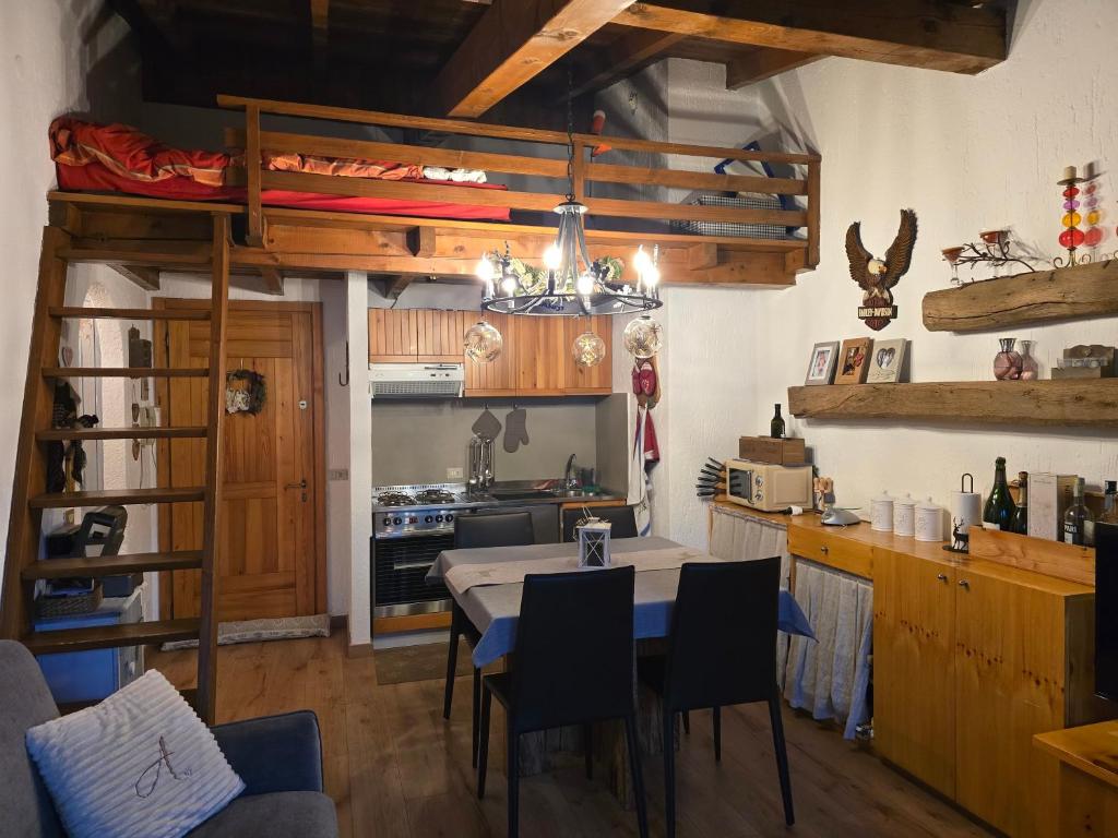 Kuchyň nebo kuchyňský kout v ubytování La Casa di Giò -GALLIO CENTRO-