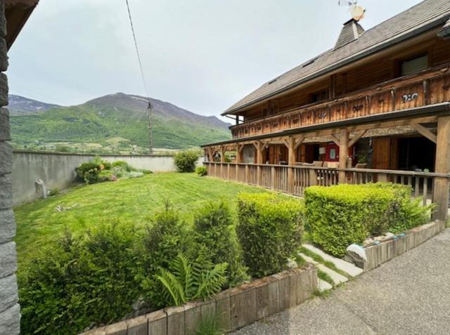 Γενική θέα στο βουνό ή θέα στο βουνό από  αυτό το δωμάτιο σε οικογενειακή κατοικία