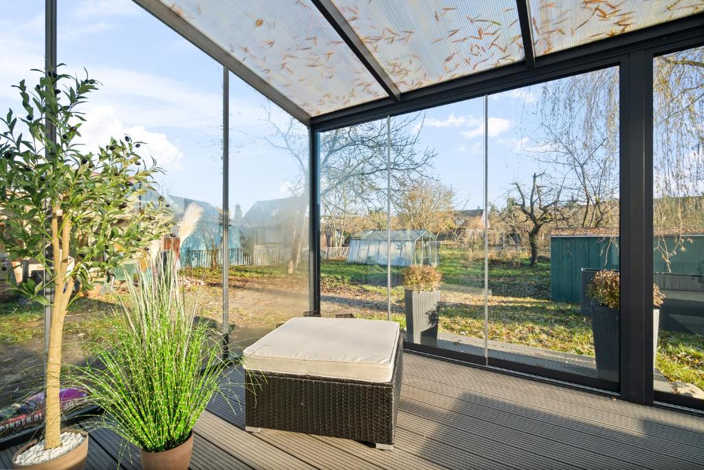 Un jardín fuera de Ferienwohnung Finn EG