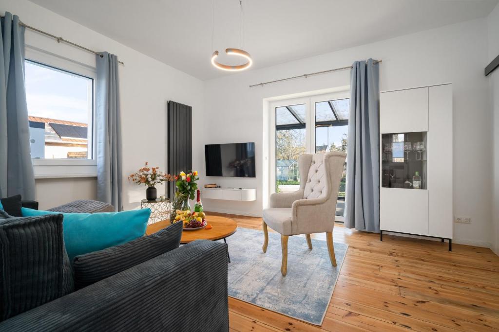 a living room with a couch and a table at Ferienwohnung Finn EG in Rechlin