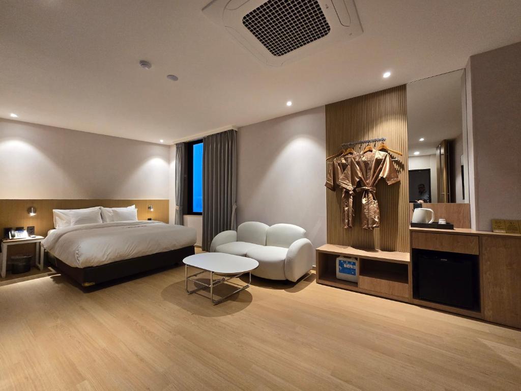 Ένα ή περισσότερα κρεβάτια σε δωμάτιο στο Tria Business & Boutique Hotel