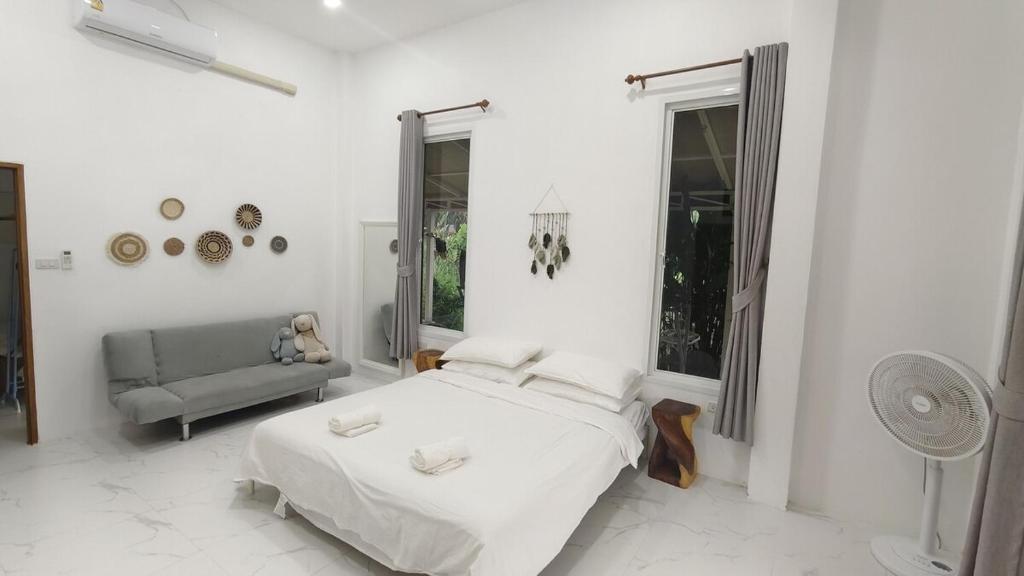 En eller flere senge i et værelse på Krabi Valley Villa