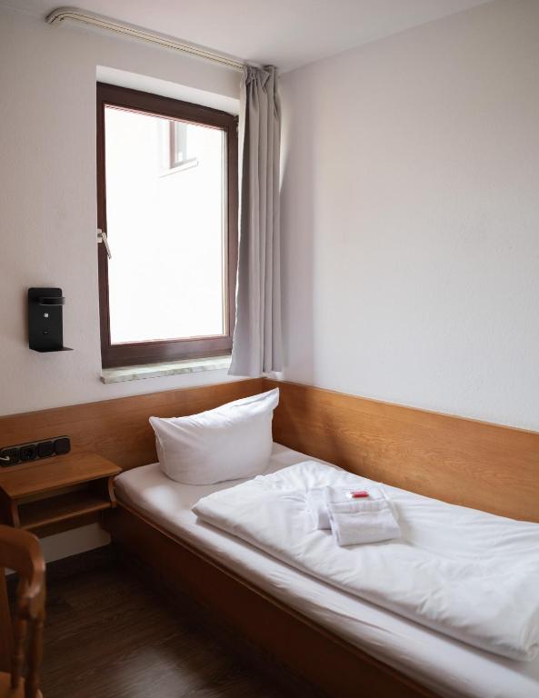 Gasthof zum goldenen Schiff - Historisches Hotel mit Frühstück & Self-Check-in - Eenpersoonskamer Met Eigen Badkamer