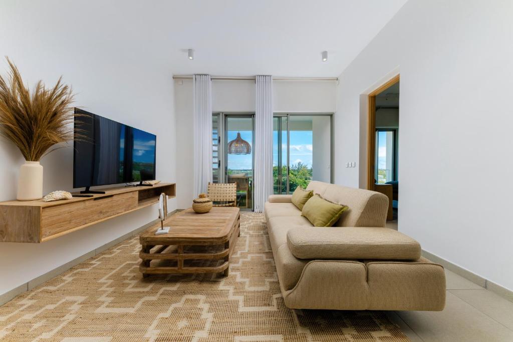 a living room with a couch and a tv at Tropica Bliss in Grand-Baie