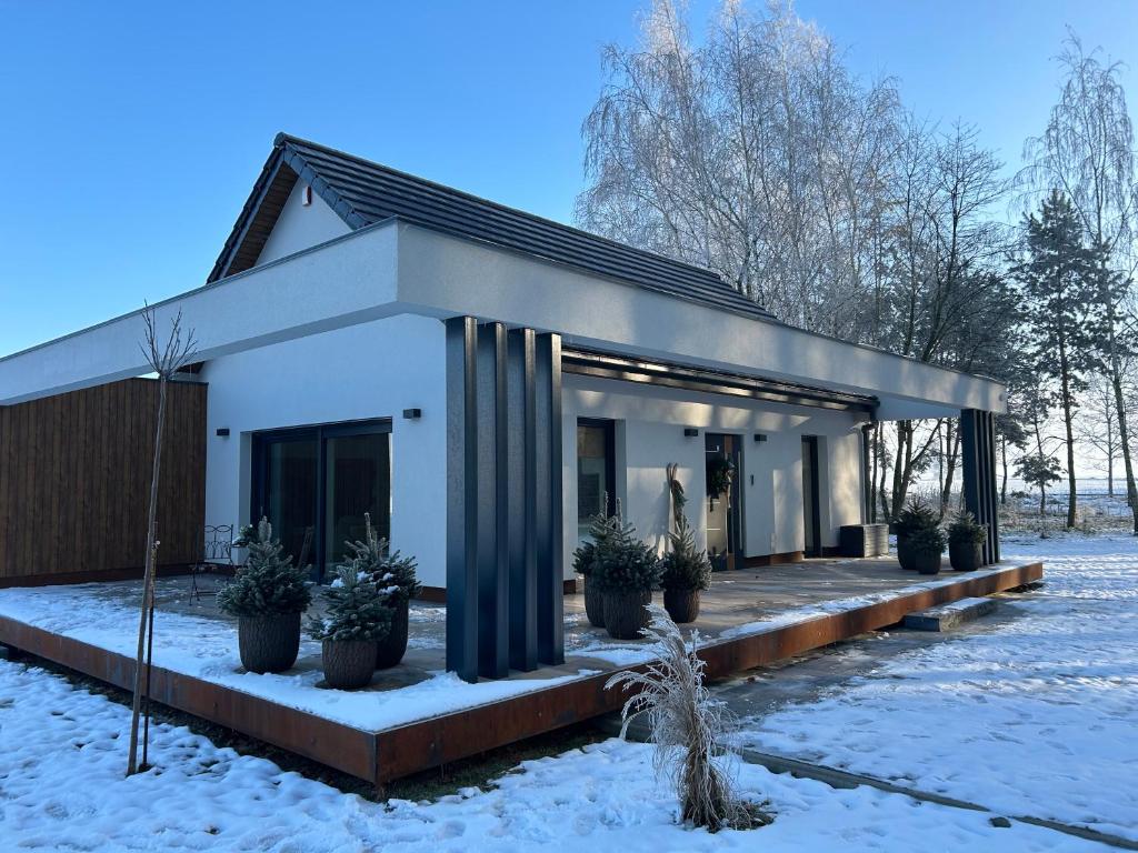 Domek Las&Luz Moszna BALIA durante el invierno