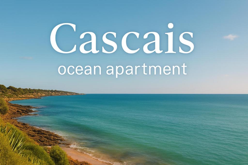 Una imagen de una playa con las palabras encanto costero oceánico en Cascais Ocean Apartment, en Cascais