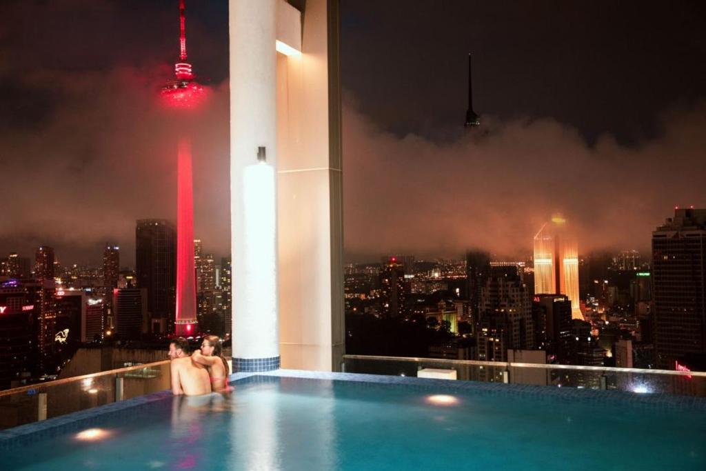 Bazén v ubytování The Colony By Infinitum Best Pool View KLCC TRX Merdeka 118 KL Tower nebo v jeho okolí