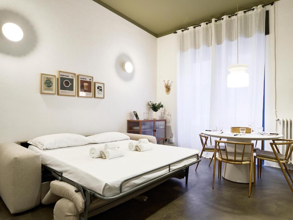 Ένα ή περισσότερα κρεβάτια σε δωμάτιο στο Design Apartment with Private Street Entrance