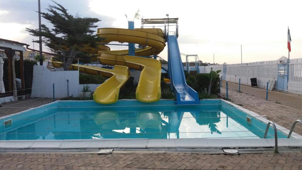 Bazén v ubytování Holiday park Home nebo v jeho okolí