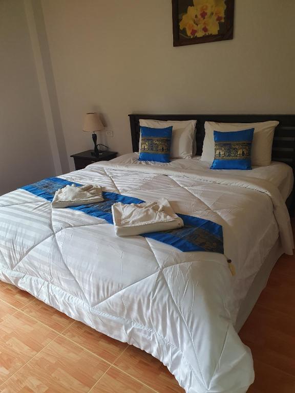 Groovy Bungalows - 9