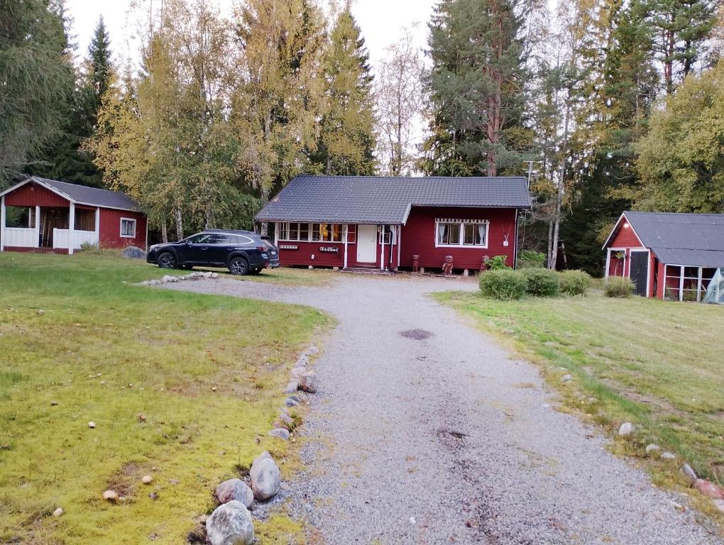 Το κτήριο όπου στεγάζεται  η παραθεριστική κατοικία