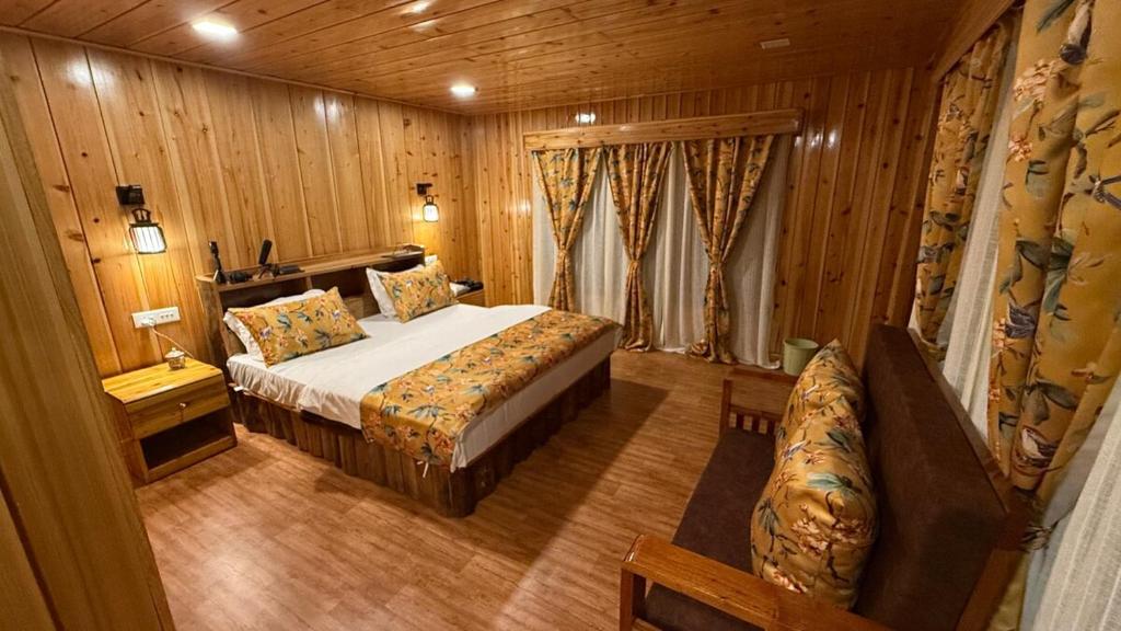 Postel nebo postele na pokoji v ubytování HimalayaNest - All Inclusive Eco and Local Food