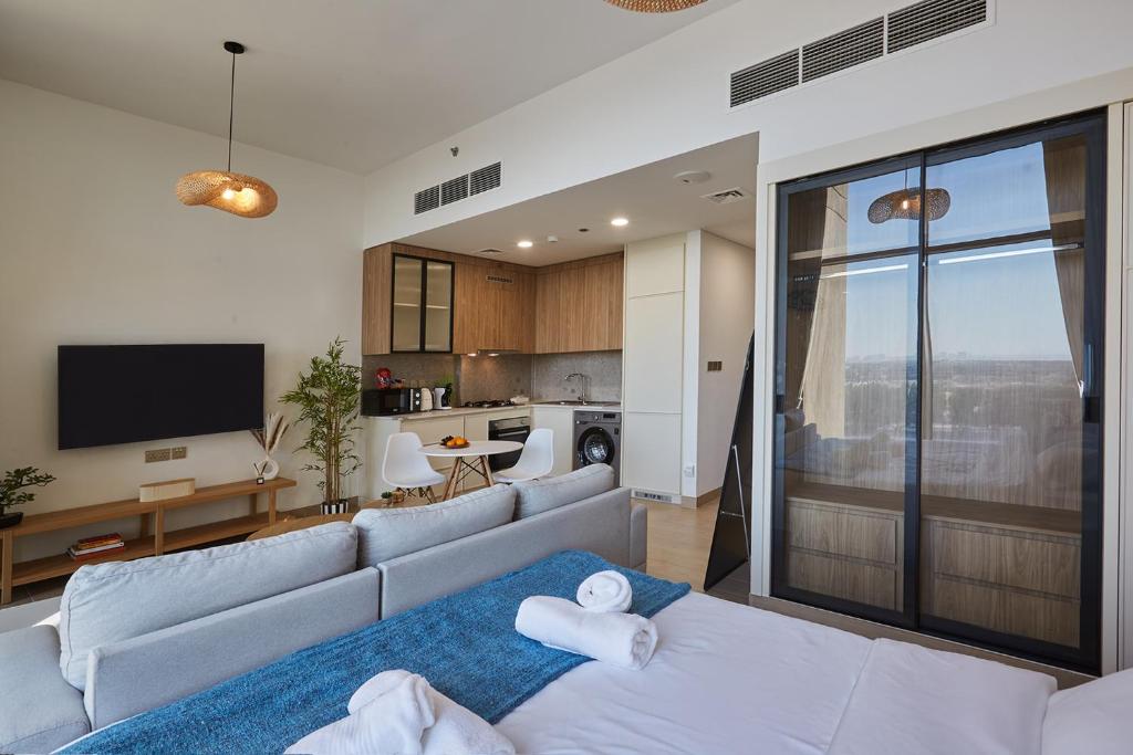 a living room with a couch and a kitchen at Casa Haven Retreat in Dubai
