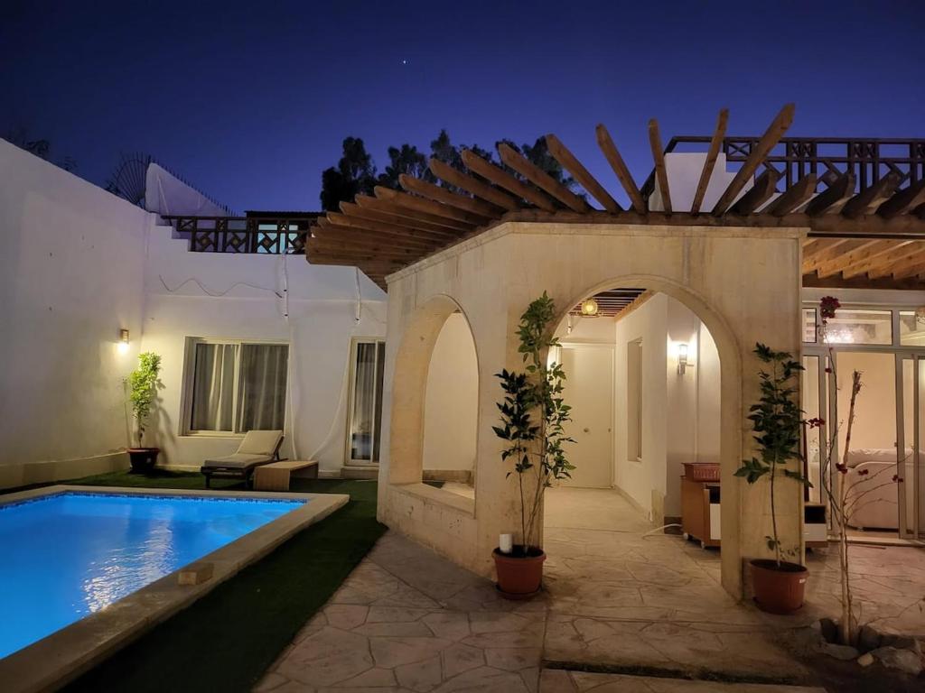 Бассейн в Luxury Red Sea Villa или поблизости